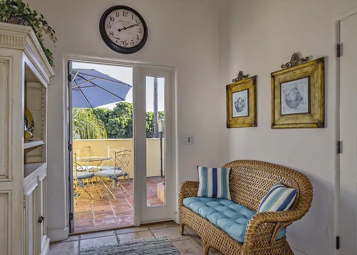 Luxurious Mykonos In Santa Barbara With Outdoor Deck Short Bike Ride To Beach